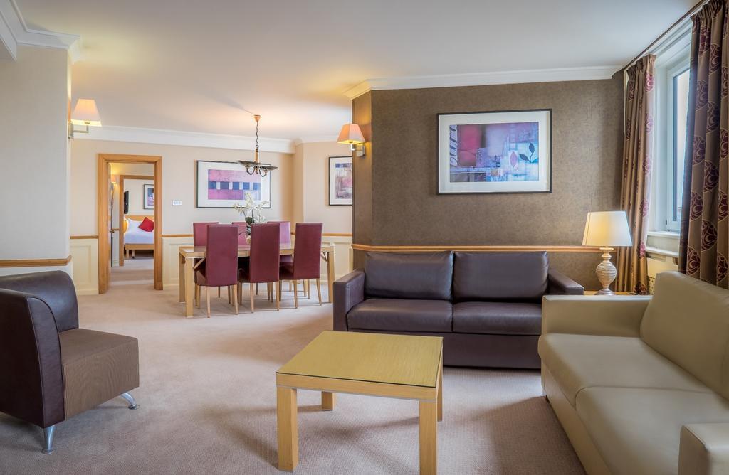Grand Hotel Blackpool Luaran gambar A living room in a hotel